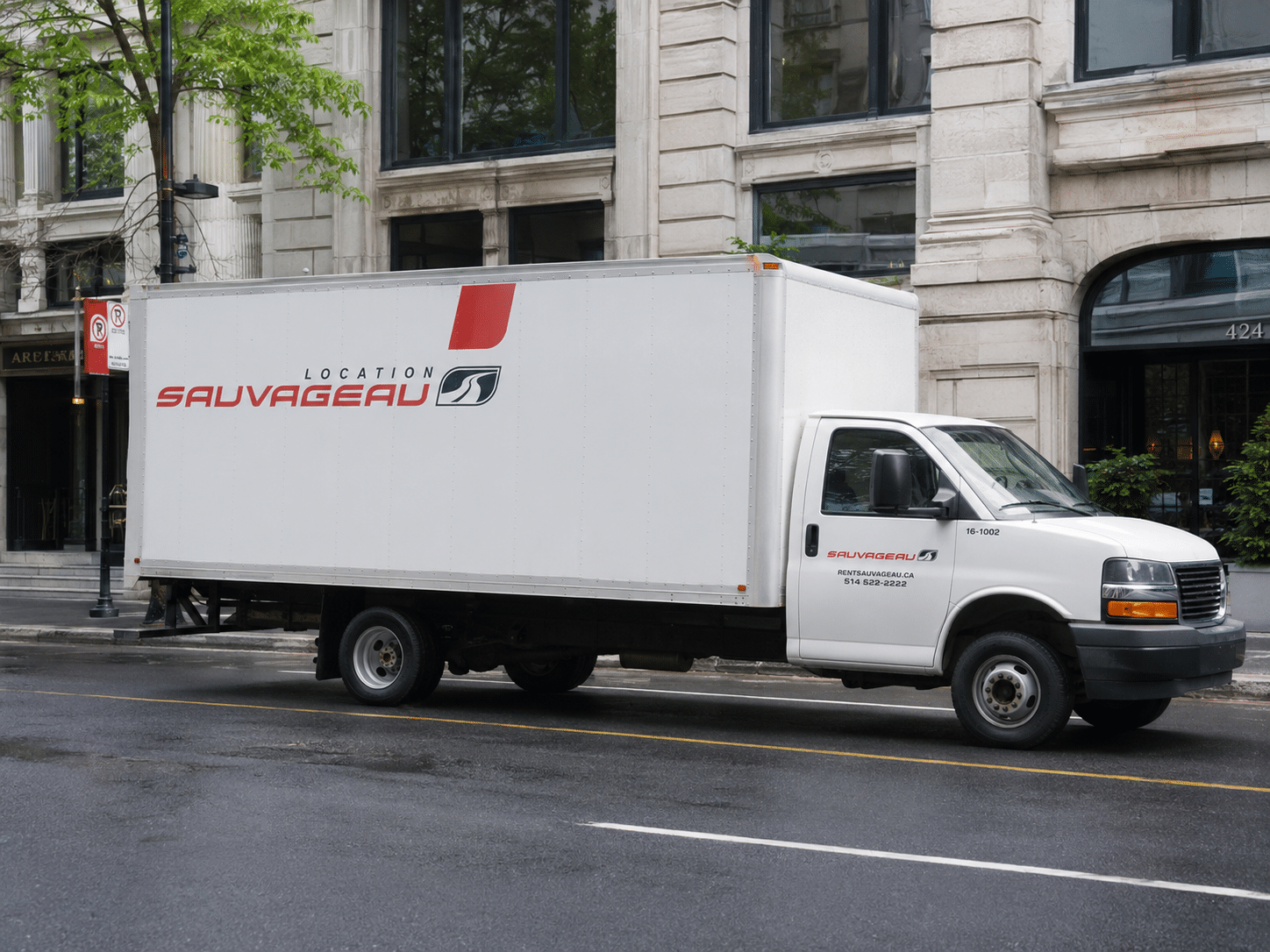 Camion cube de Location Sauvageau disponible pour la location commerciale